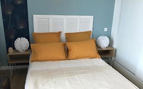 Appartement Climatise F3 Proche Plage Port Et Aeroport